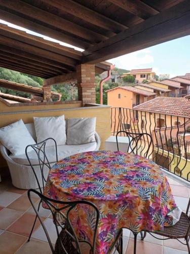 la villa terrazzo tavolo Sardegna Nebida (CI)